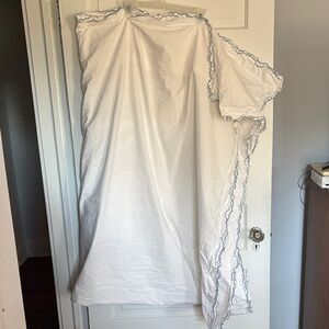 Melange Home Twin Elegant White Duvet Cover with Blue Scalloped Trim